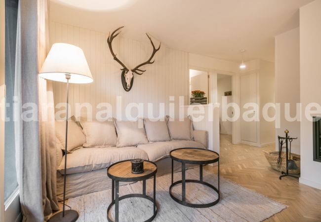 Salon Era Piusa Totiaran, appartement à Vielha, Val d'Aran Salón comedor Era Piusa Totiaran, apartamento en Vielha, Valle de Aran