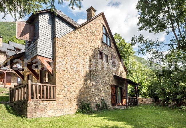 Casa en Naut Aran - Casa Aneto by Totiaran Casa en Naut Aran - Casa Aneto by Totiaran