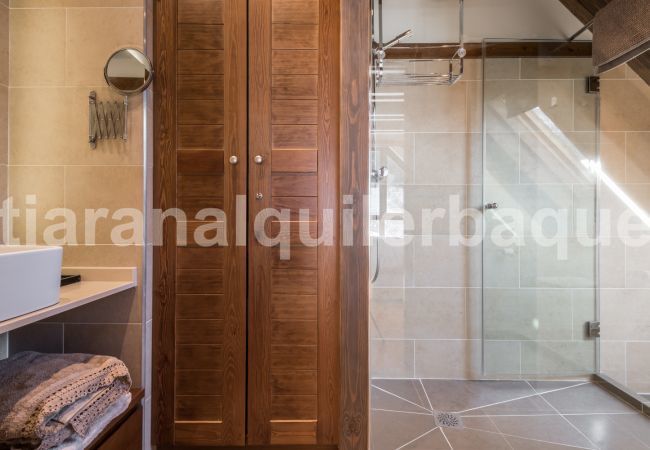 Precioso baño del apartamento vacacional Marmotes by Totiaran, a pie de pistas