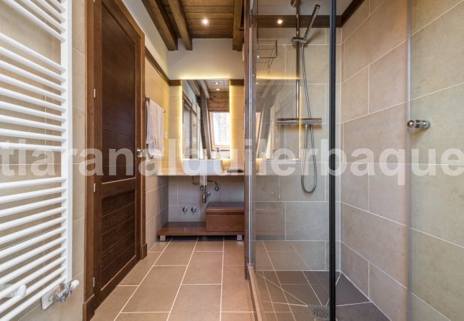 Precioso baño del apartamento vacacional Marmotes by Totiaran, a pie de pistas