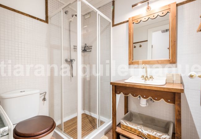 Precioso cuarto de baño del apartamento Cap dera Vila by Totiaran en Vielha. A 20 minutos de Baqueira