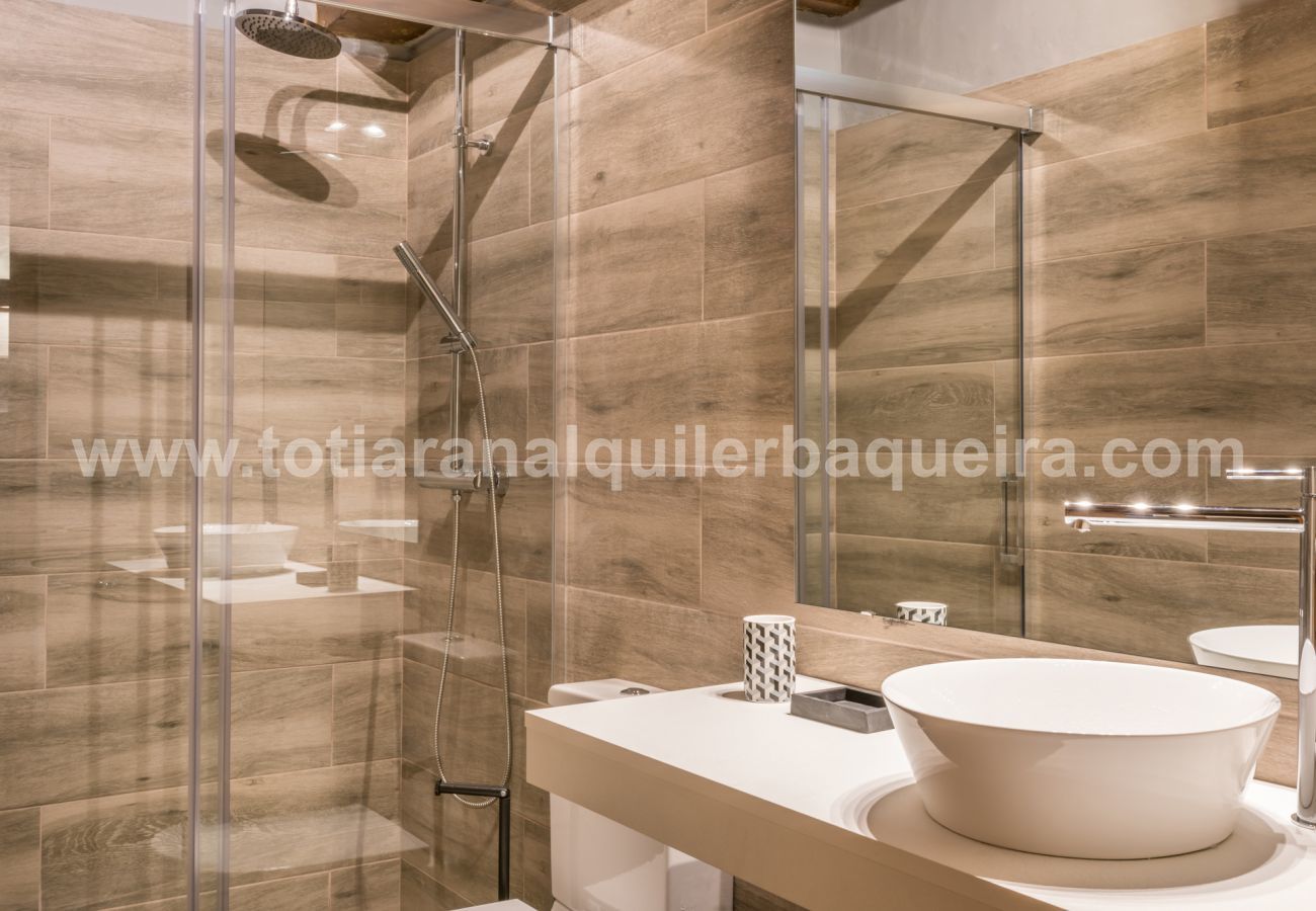 Baño Casa Es Pletieus Totiaran, Arties