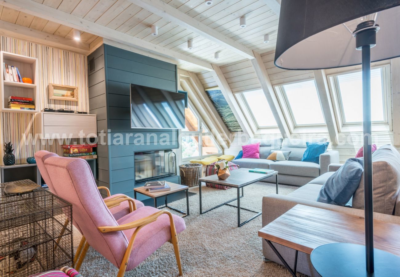 Salón Julieta Totiaran, apartamento en Val de Ruda, Baqueira