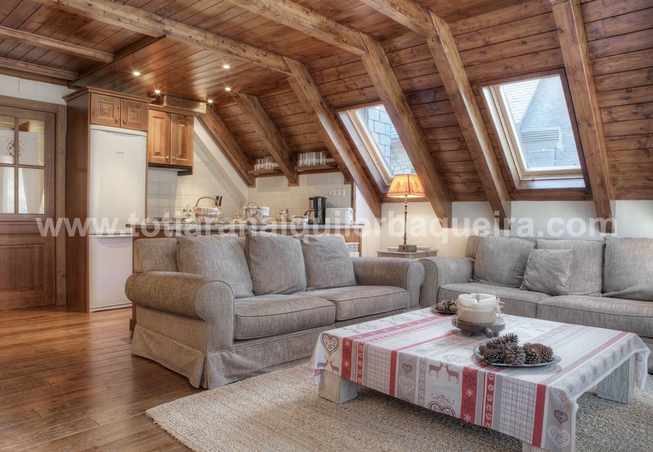 Salón Parros Totiaran, apartamento dúplex en Val de Ruda, Baqueira