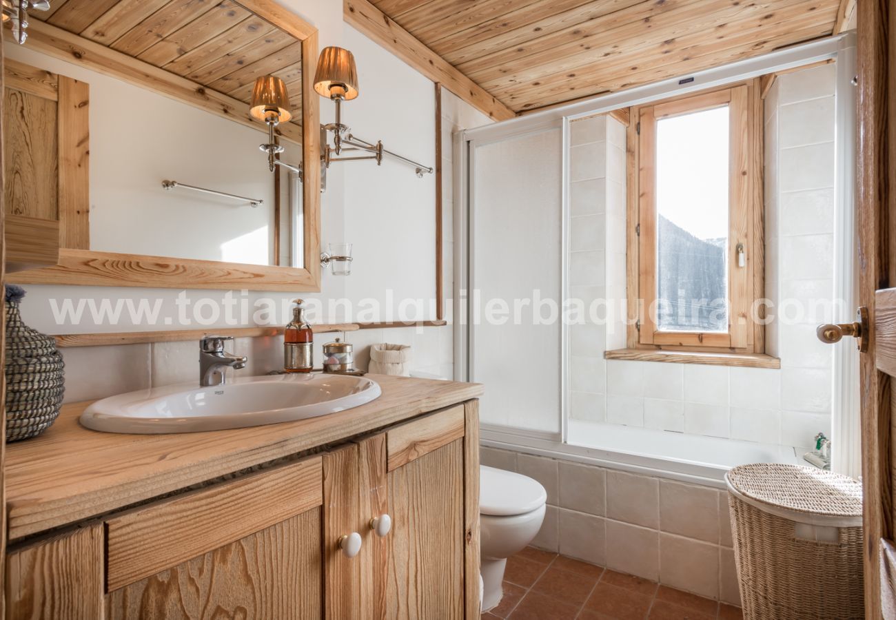 Chalet en Baqueira - Casa Bosque by Totiaran