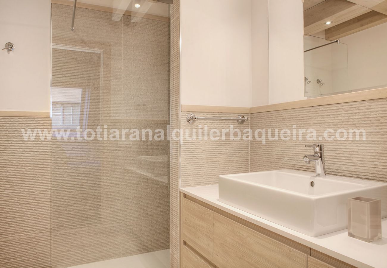 Casa en Baqueira - XP_ Casa Hereisho by Totiaran