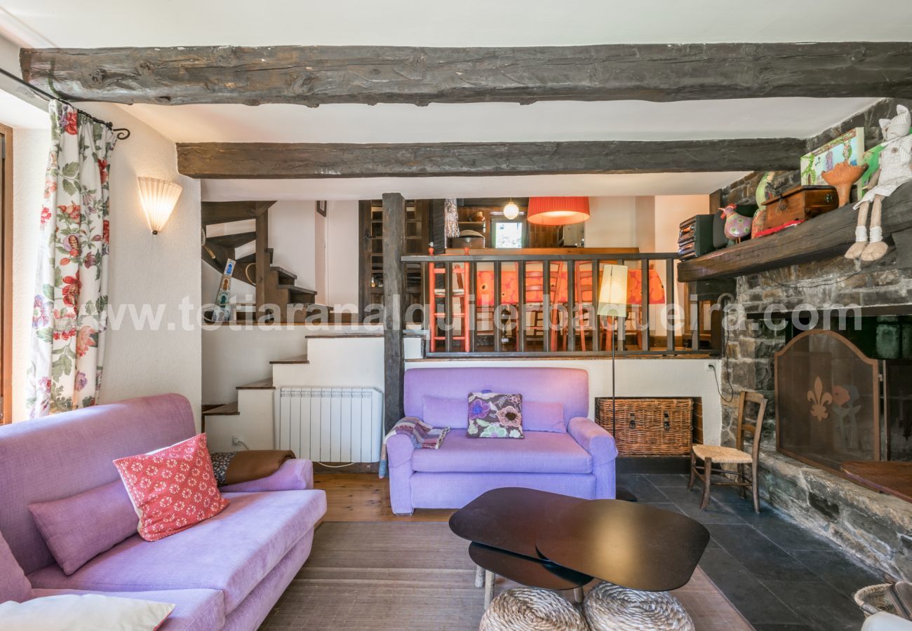 Salón Casa Sant Blas Totiaran, casa en Gessa,  Val d’Aran