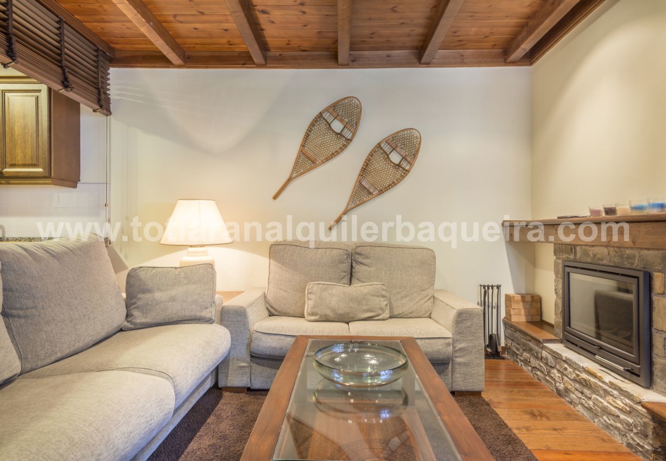 Salón Jordana Totiaran, apartamento en Val de Ruda, Baqueira