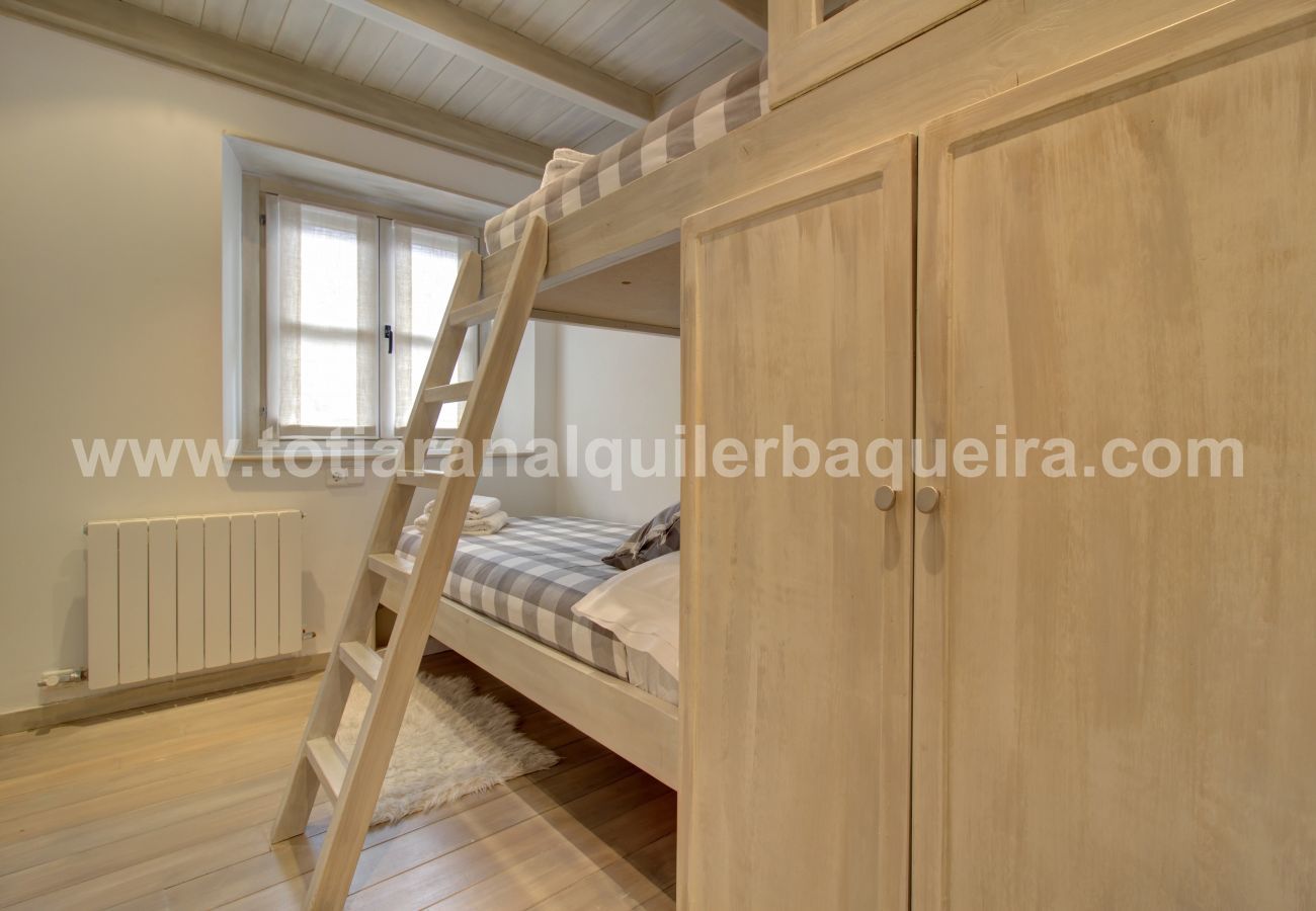 Dormitorio litera apartamento Varrados by Totiaran a pie de pistas