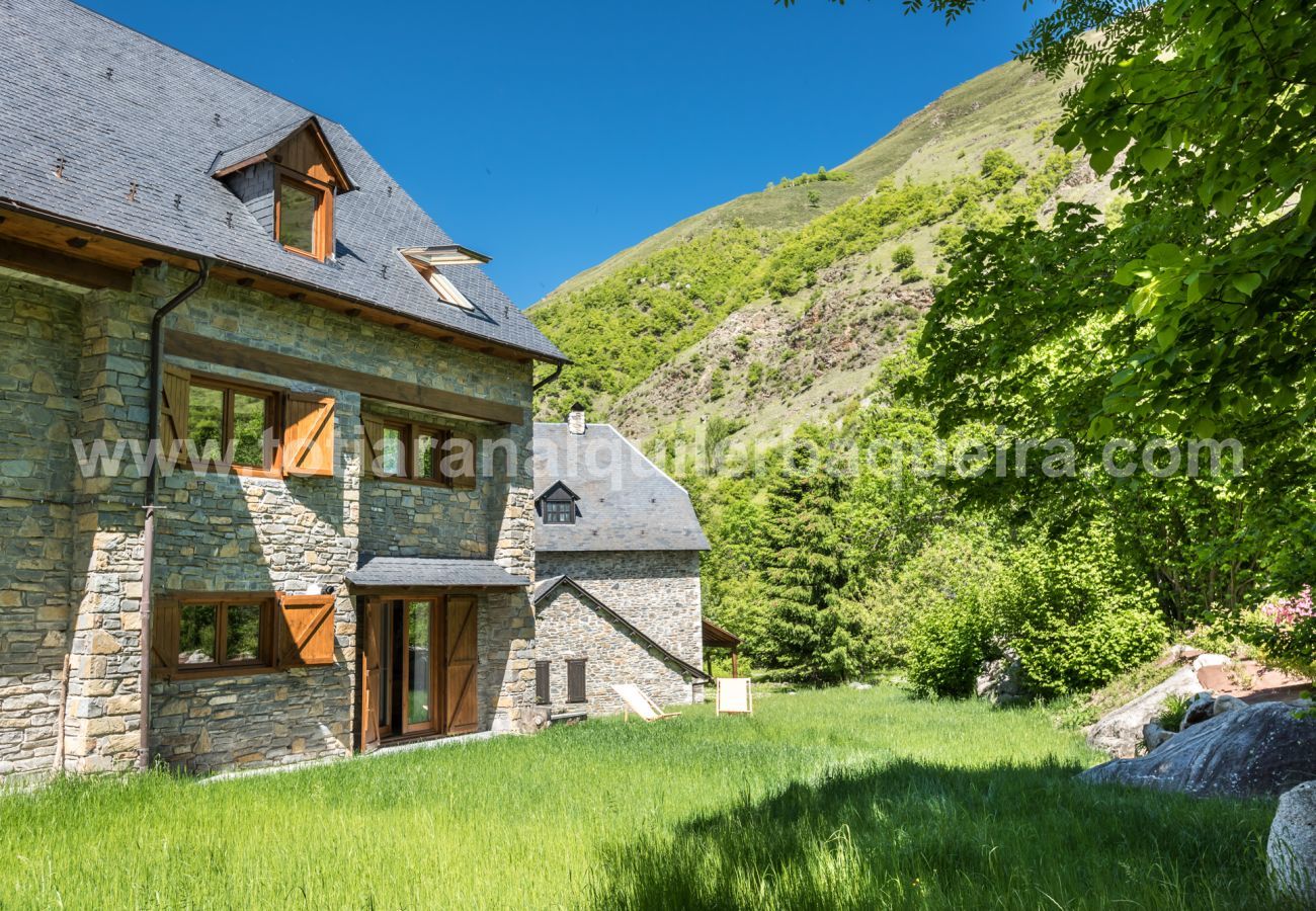 Casa en Vielha e Mijaran - La Maison du Loup by Totiaran