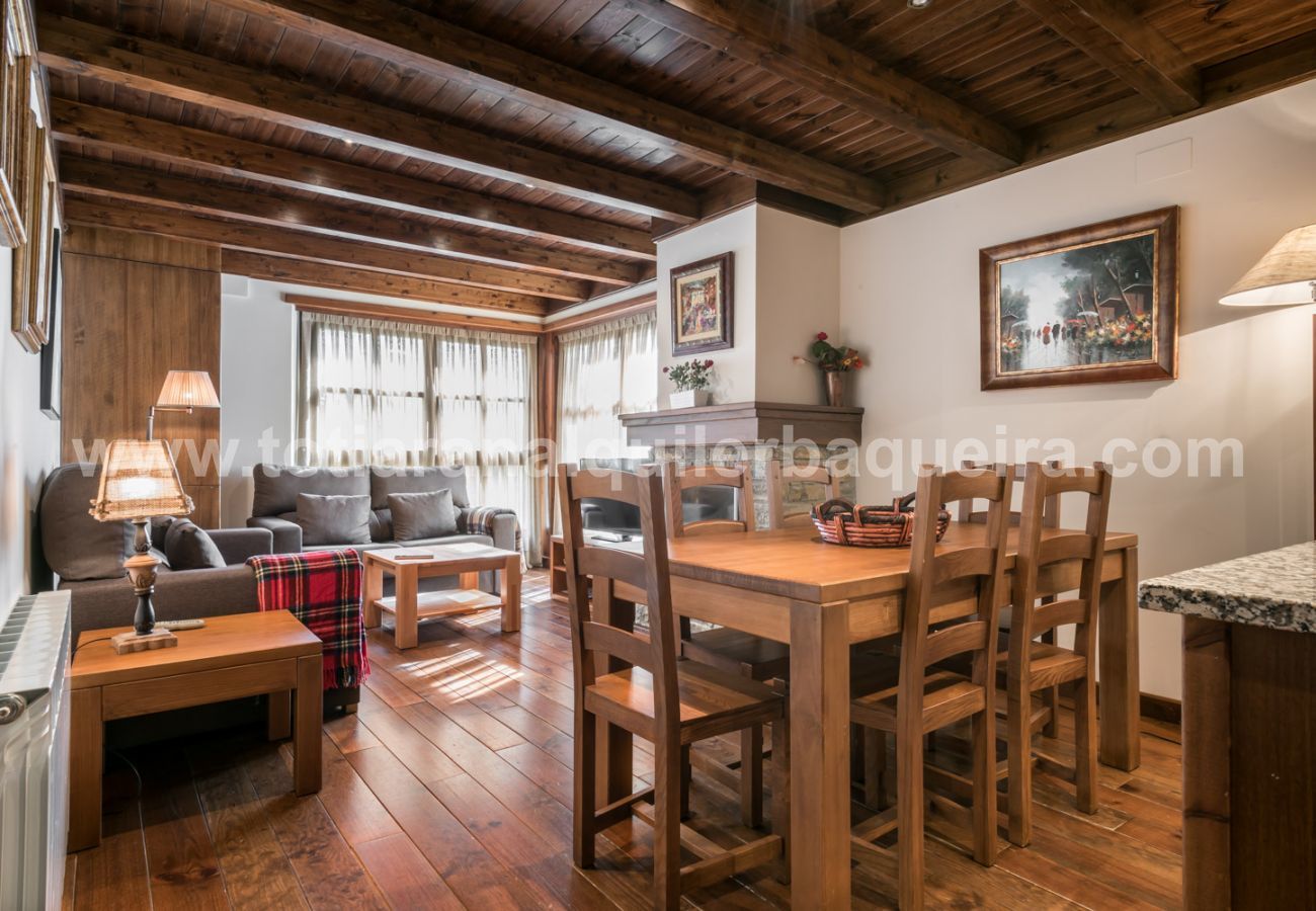 Salón comedor apartamento Marimanha by Totiaran en Val de Ruda