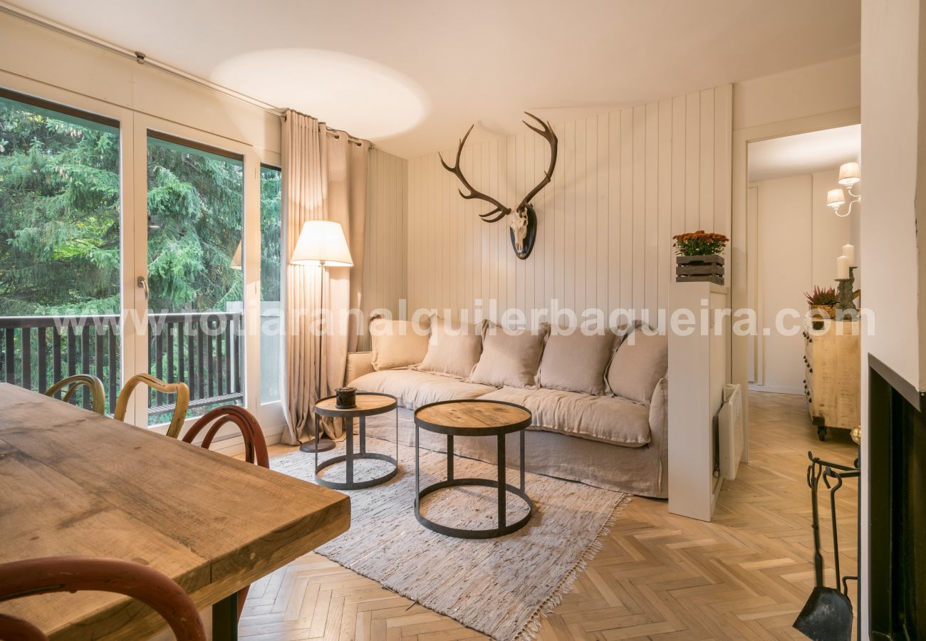Salón Era Piusa Totiaran, apartamento en Vielha, Valle de Aran Salón Era Piusa Totiaran, apartamento en Vielha, Valle de Aran