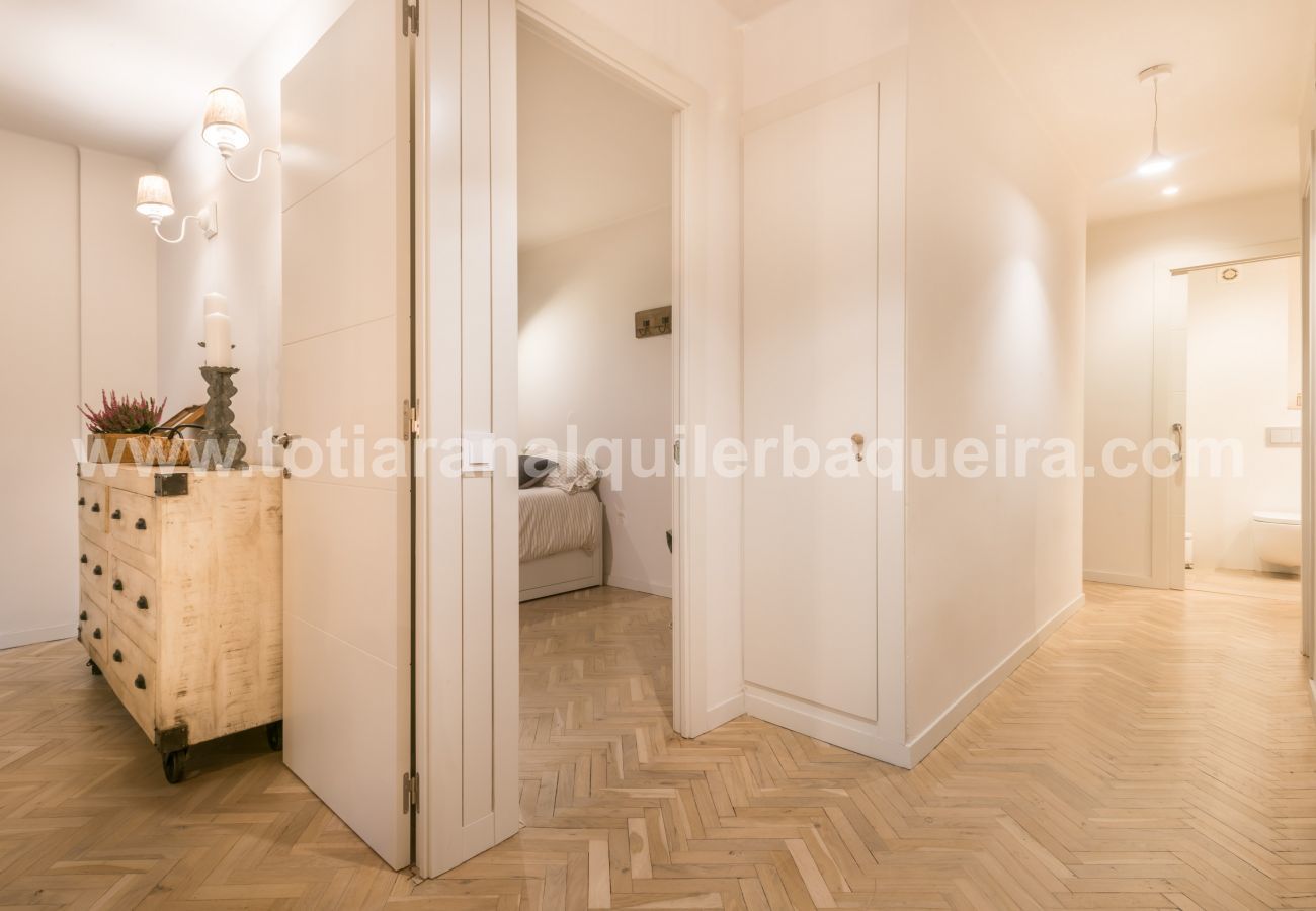Pasillo Era Piusa Totiaran, apartamento en Vielha, Valle de Aran Pasillo Era Peusa Totiaran, apartamento en Vielha, Valle de Aran