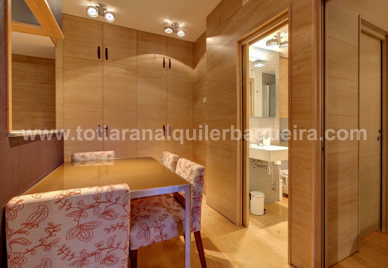 Cocina americana Camarote by Totiaran, apartamento Baqueira