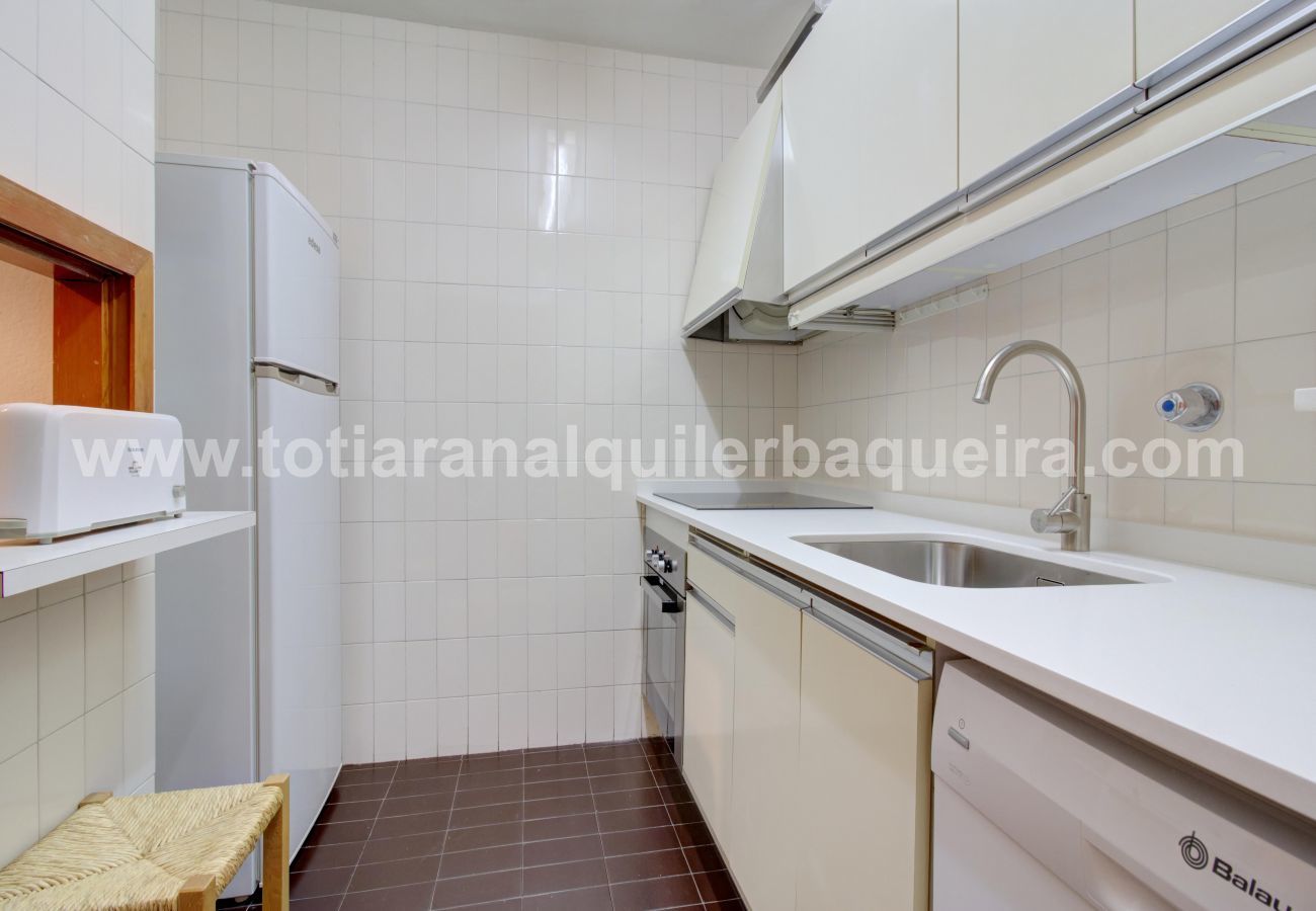 Cocina Eth Turcalh by Totiaran, apartamento Baqueira a pie de pistas