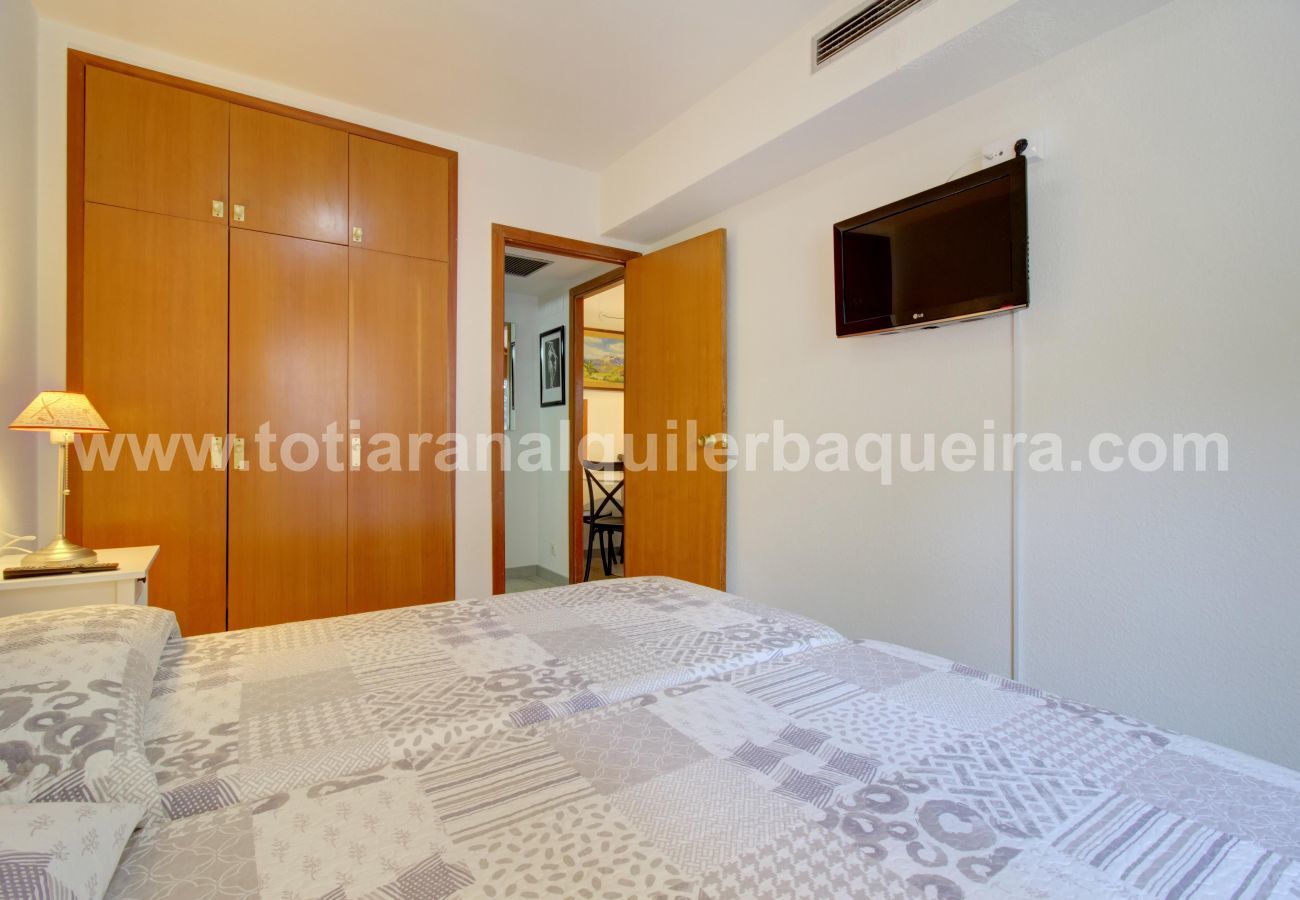 Dormitorio principal Eth Turcalh by Totiaran, apartamento Baqueira a pie de pistas