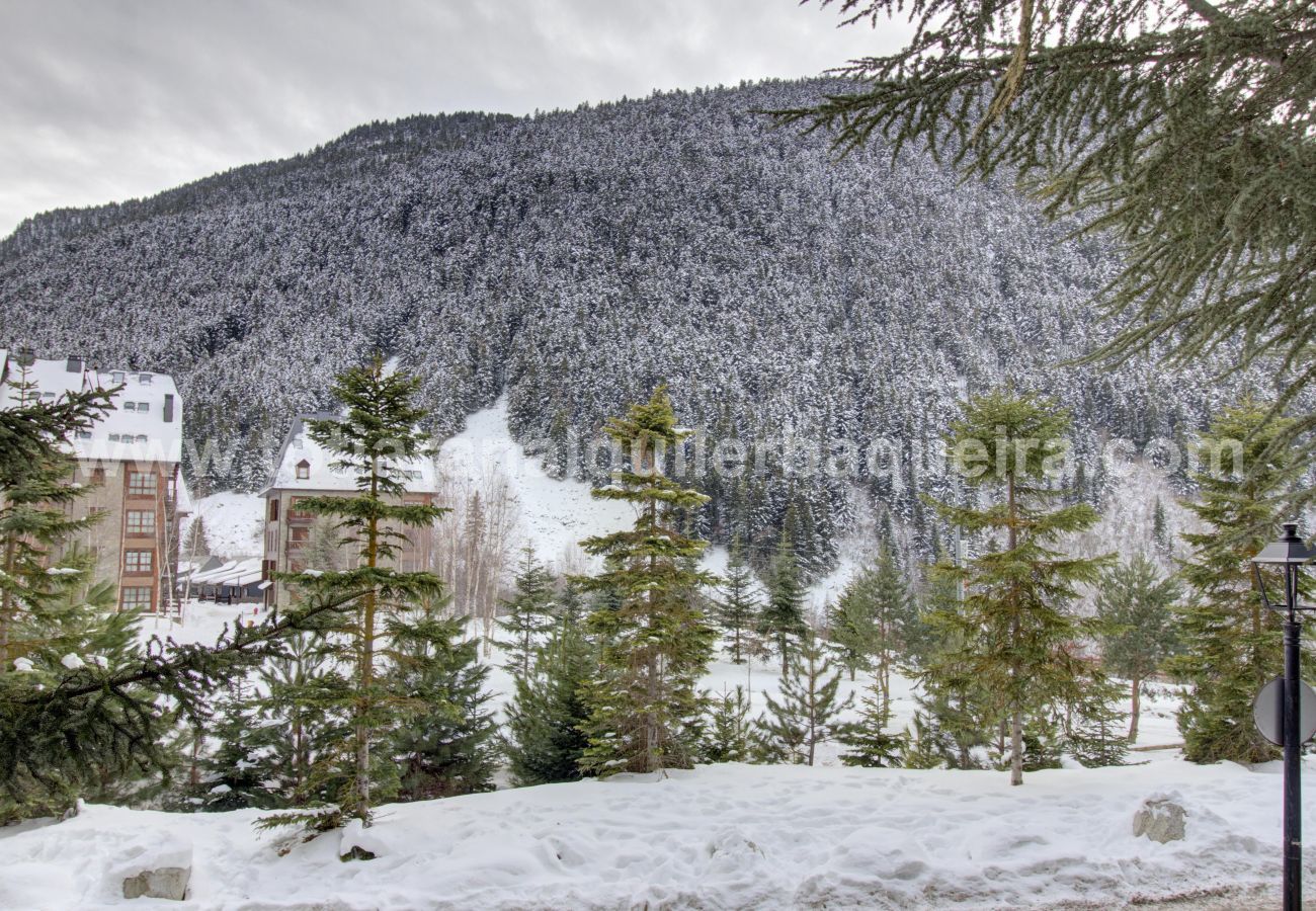 Vistas desde Eth Turcalh by Totiaran, apartamento Baqueira a pie de pistas