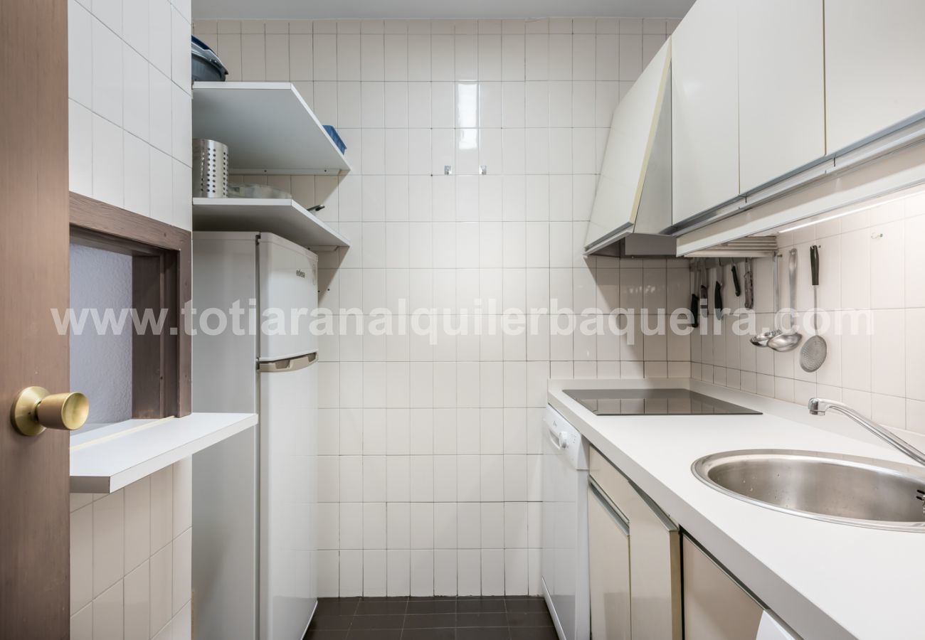 Cocina completa, apartamento Sarraera by Totiaran, Baqueira, Val de Ruda