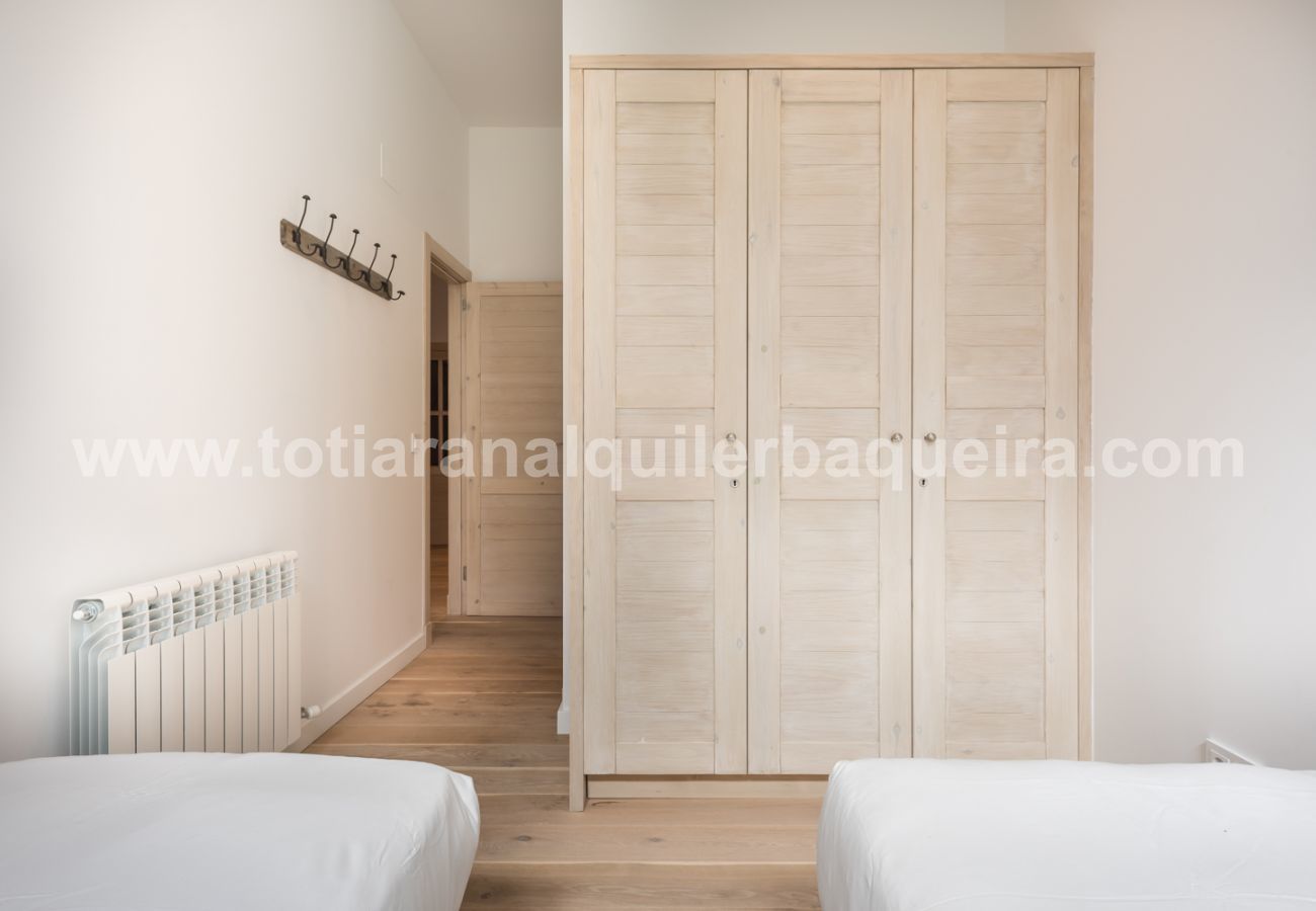 Dormitorio de la casa Eth Mur by Totiaran, Val de Ruda, a pie de pistas