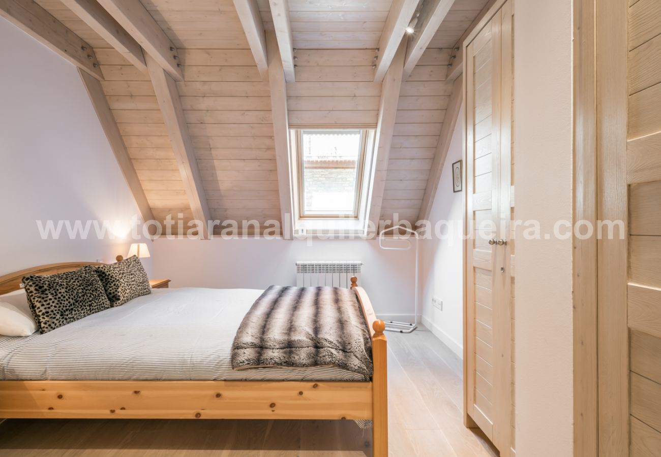 Dormitorio de la casa Eth Mur by Totiaran, Val de Ruda, a pie de pistas