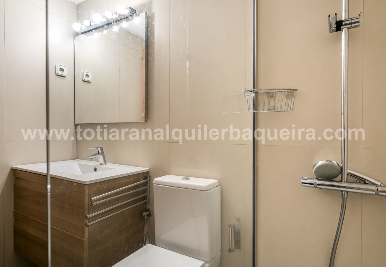 Barlongueta by Totiaran cuarto de baño, Baqueira centro, a pie de pistas