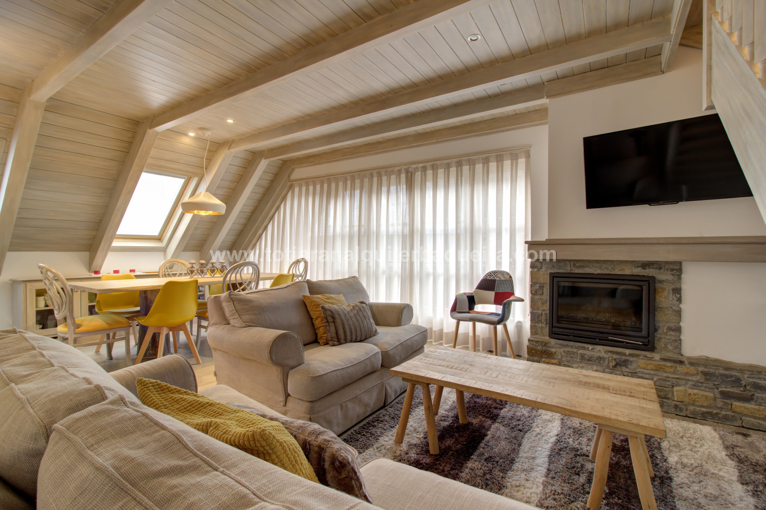 Living room of the Varrados by Totiaran apartment at the foot of the slopes