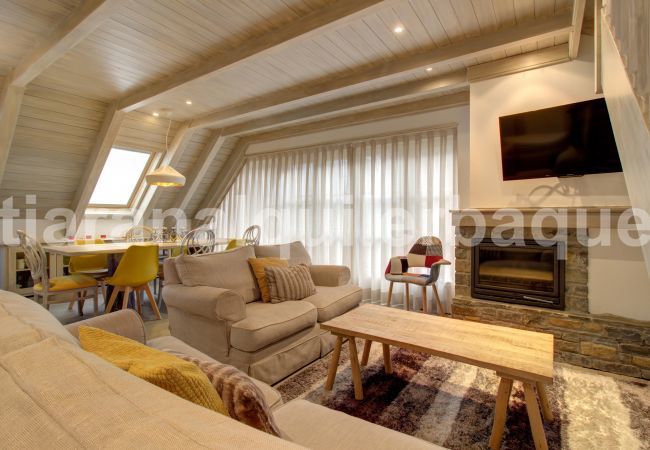 Living room of the Varrados by Totiaran apartment at the foot of the slopes