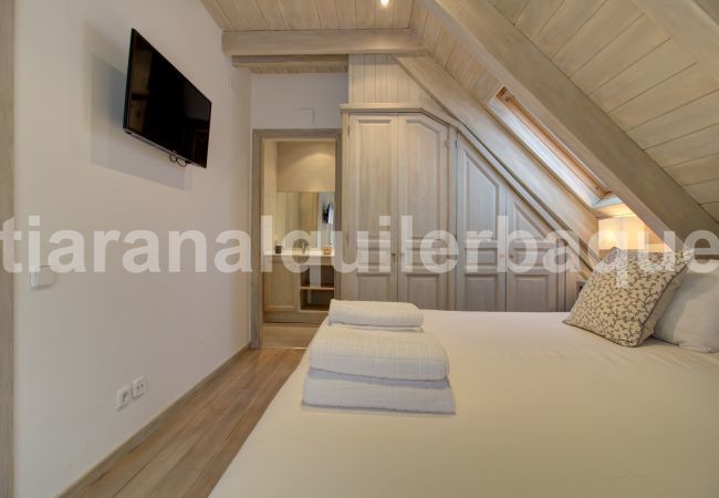 Bedroom of the Varrados by Totiaran apartment at the foot of the slopes