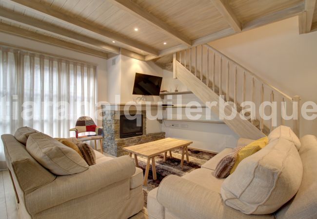 Living room of the Varrados by Totiaran apartment at the foot of the slopes