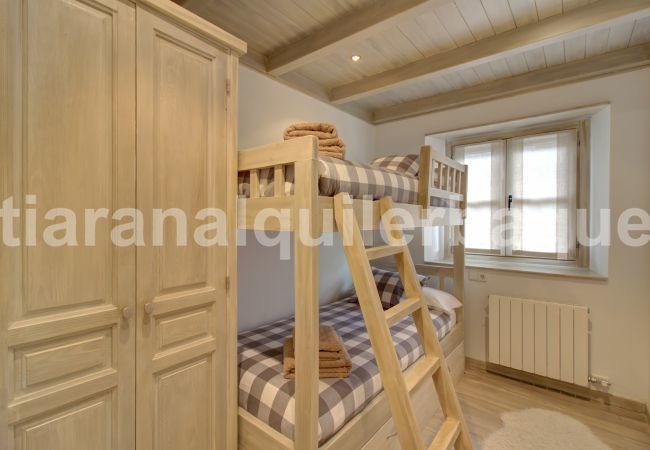 Bedroom bunk bed apartment Varradòs by Totiaran at the foot of the slopes