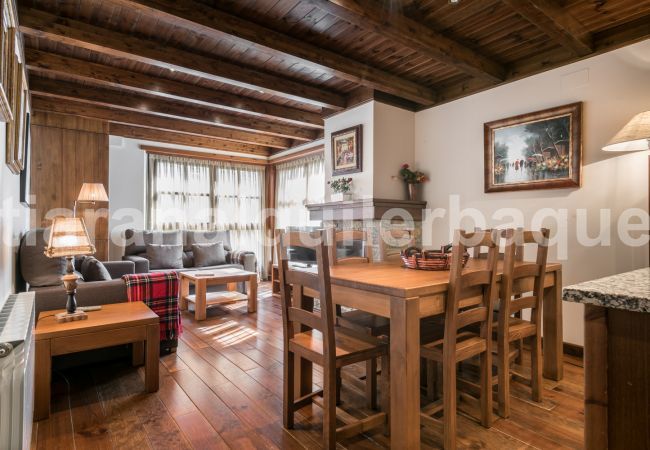 Living-dining room apartment Marimanha by Totiaran in Val de Ruda