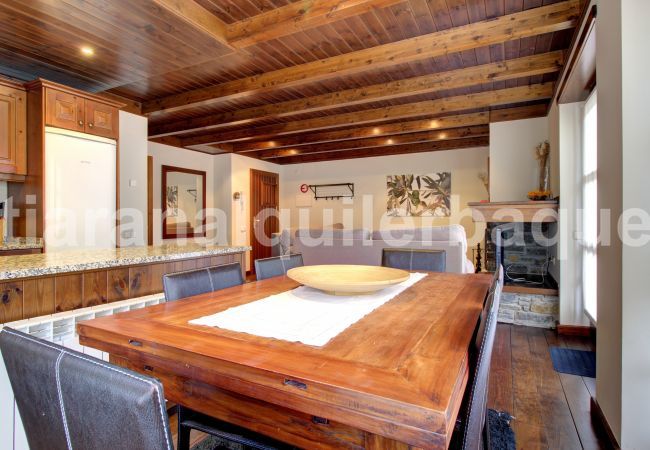 living-dining room apartment Molieres by Totiaran at the foot of the slopes