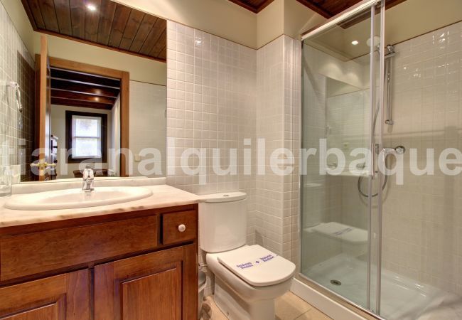bathroom apartment Molieres by Totiaran at the foot of the slopes