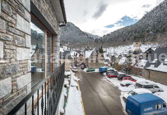 Apartment in Naut Aran - Aiguamoix by Totiaran Apartment in Naut Aran - Aiguamoix by Totiaran