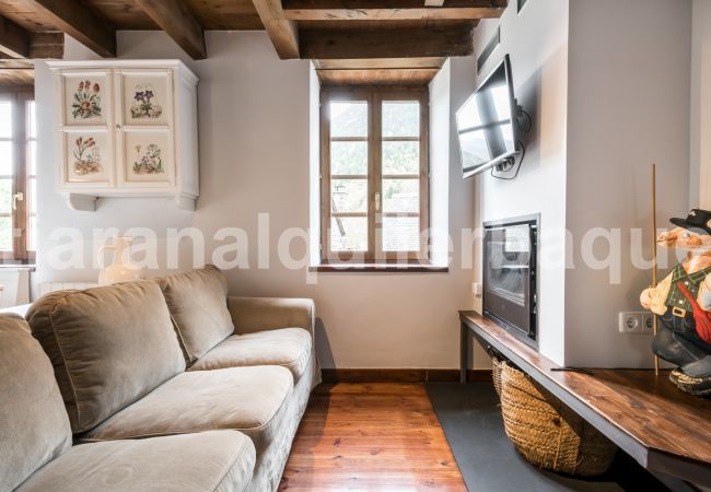 House in Naut Aran - Mont dera Solana by Totiaran House in Naut Aran - Mont dera Solana by Totiaran