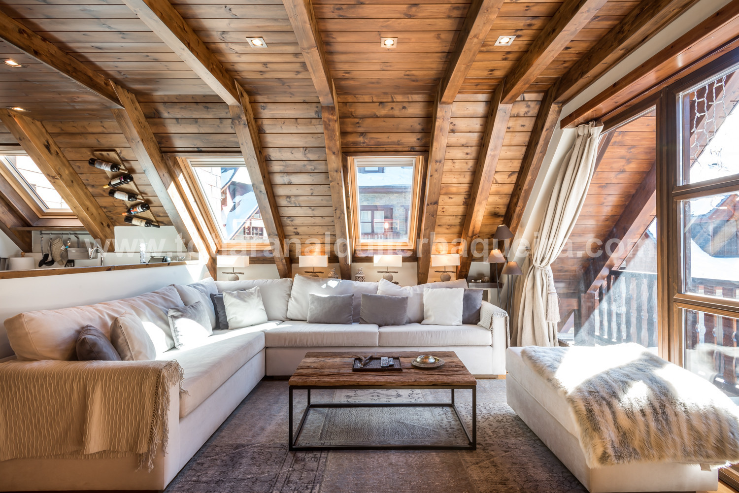 Beautiful dining room of the holiday apartment Marmotes by Totiaran, at the foot of the slopes