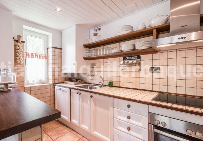 Kitchen of the Cap dera Vila apartment in Vielha. 20 minutes from Baqueira