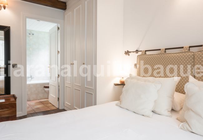 Bedroom of the Cap dera Vila by Totiaran apartment in Vielha. 20 minutes from Baqueira