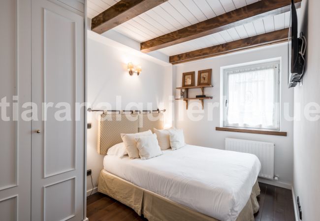 Bedroom of the Cap dera Vila by Totiaran apartment in Vielha. 20 minutes from Baqueira