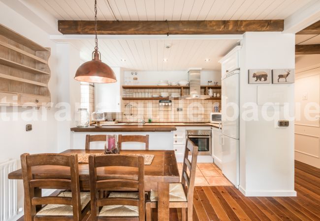 Kitchen of the Cap dera Vila apartment in Vielha. 20 minutes from Baqueira