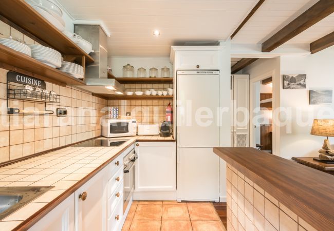 Kitchen of the Cap dera Vila apartment in Vielha. 20 minutes from Baqueira