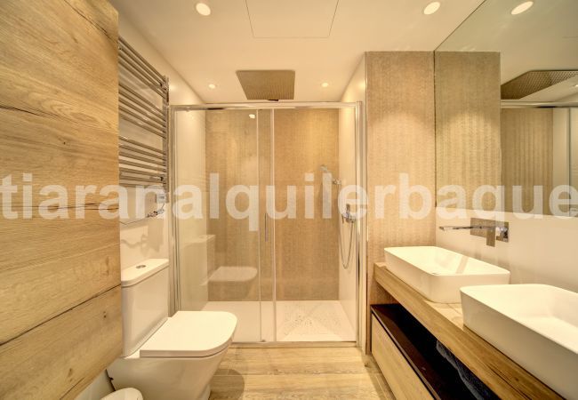 Bathroom of the Lebre by Totiaran apartment, Tanau, Baqueira, foot of the slopes