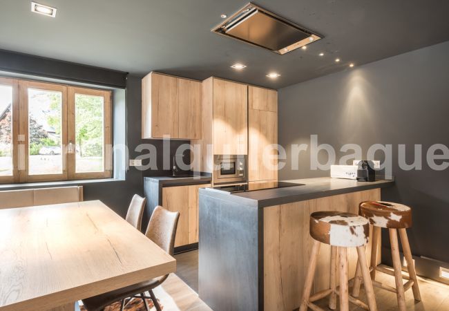Kitchen of the Peira Arroja apartment by Totiaran, Nin de Beret, Baqueira, at the foot of the slopes