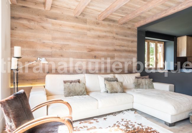 Living room of the apartment Peira Arroja by Totiaran, Nin de Beret, Baqueira, at the foot of the slopes