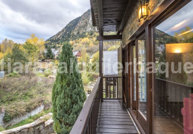 Terraced House in Salardú - Casa Pujo by Totiaran Terraced House in Salardú - Casa Pujo by Totiaran