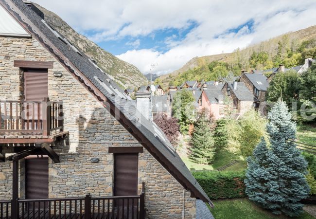 Terraced House in Salardú - Casa Pujo by Totiaran Terraced House in Salardú - Casa Pujo by Totiaran