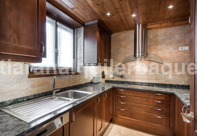 Terraced House in Salardú - Casa Pujo by Totiaran Terraced House in Salardú - Casa Pujo by Totiaran