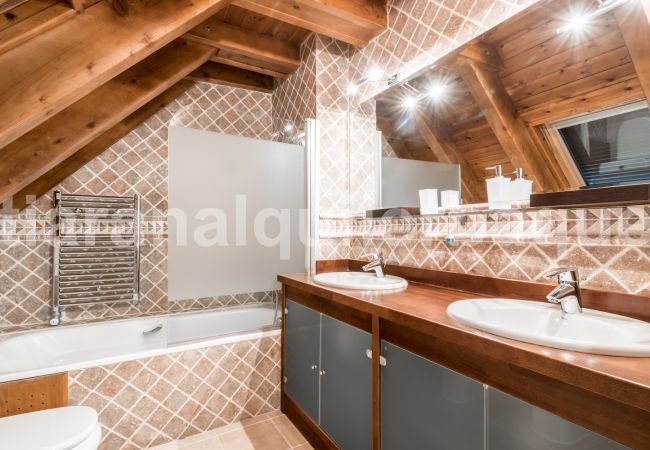 Terraced House in Salardú - Casa Pujo by Totiaran Terraced House in Salardú - Casa Pujo by Totiaran