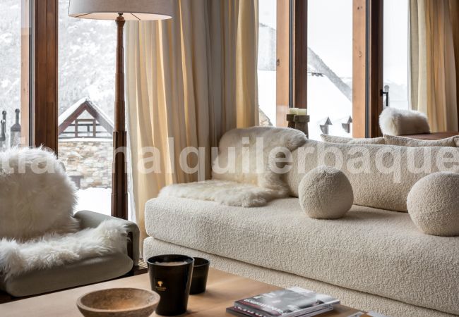 Chalet in Baqueira - Casa Sanglier Deluxe by Totiaran Chalet in Baqueira - Casa Sanglier Deluxe by Totiaran