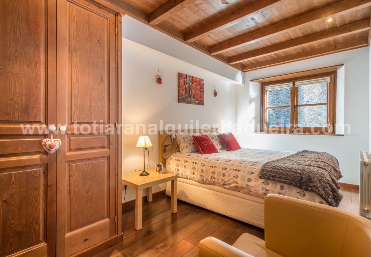 Apartment in Baqueira - Garona by Totiaran